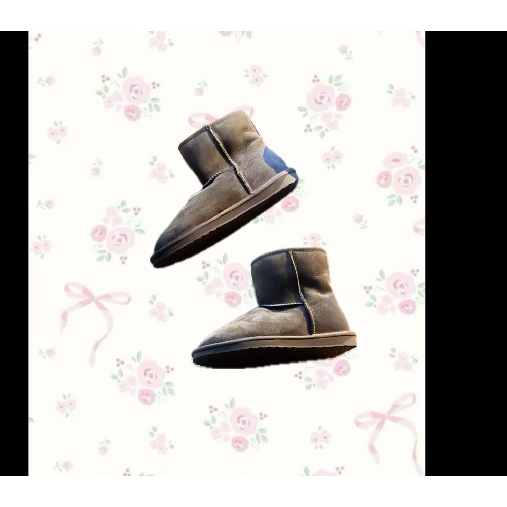 Dark grey Ugg boots